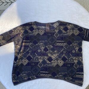 WallpapHER geometric design short sleeve knit top